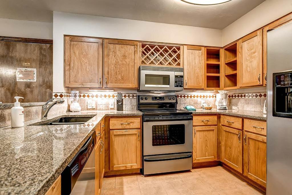Falcon Point Avon Bagian luar foto